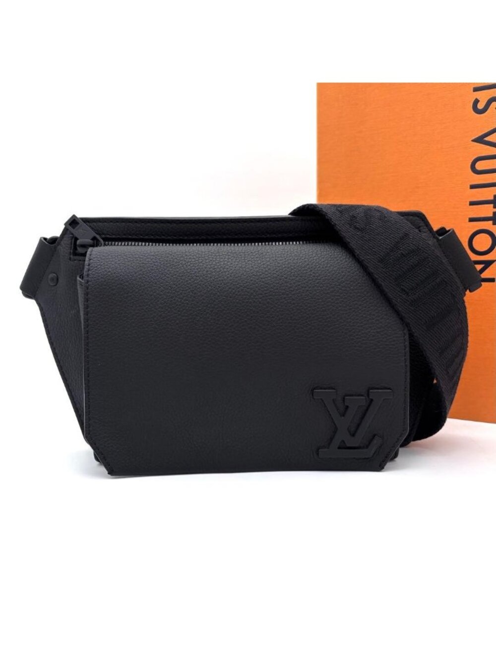 ★SOLD★ Louis Vuitton Aerogram Takeoff Sling Bag Noir - Picture 11 of 11